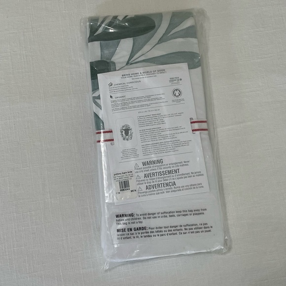 Pottery Barn Kids Picture Perfect Holiday Organic Crib Fitted Sheet - Picture 6 of 6